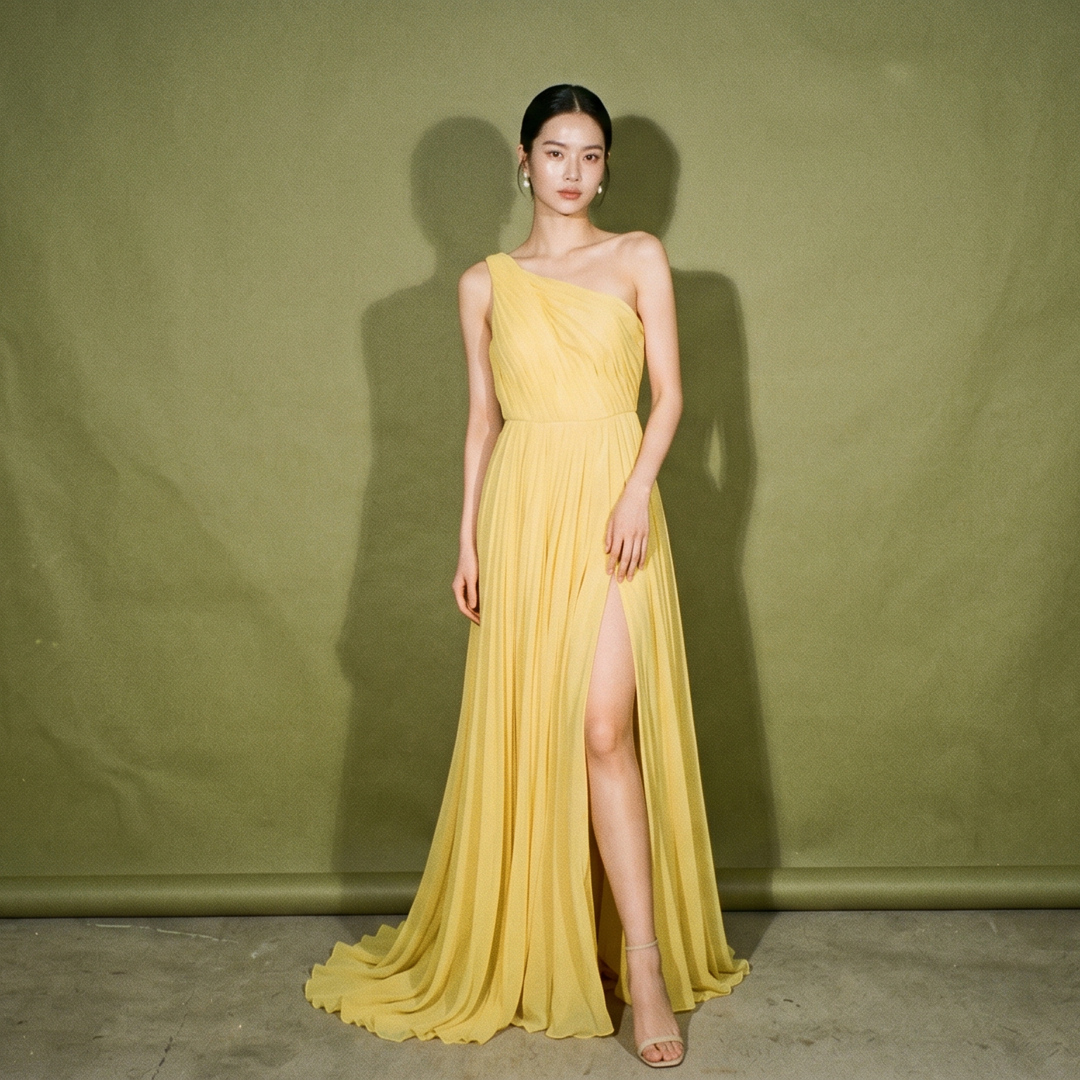 Rotacion One Shoulder and Pleated Skirt with a High Slit
