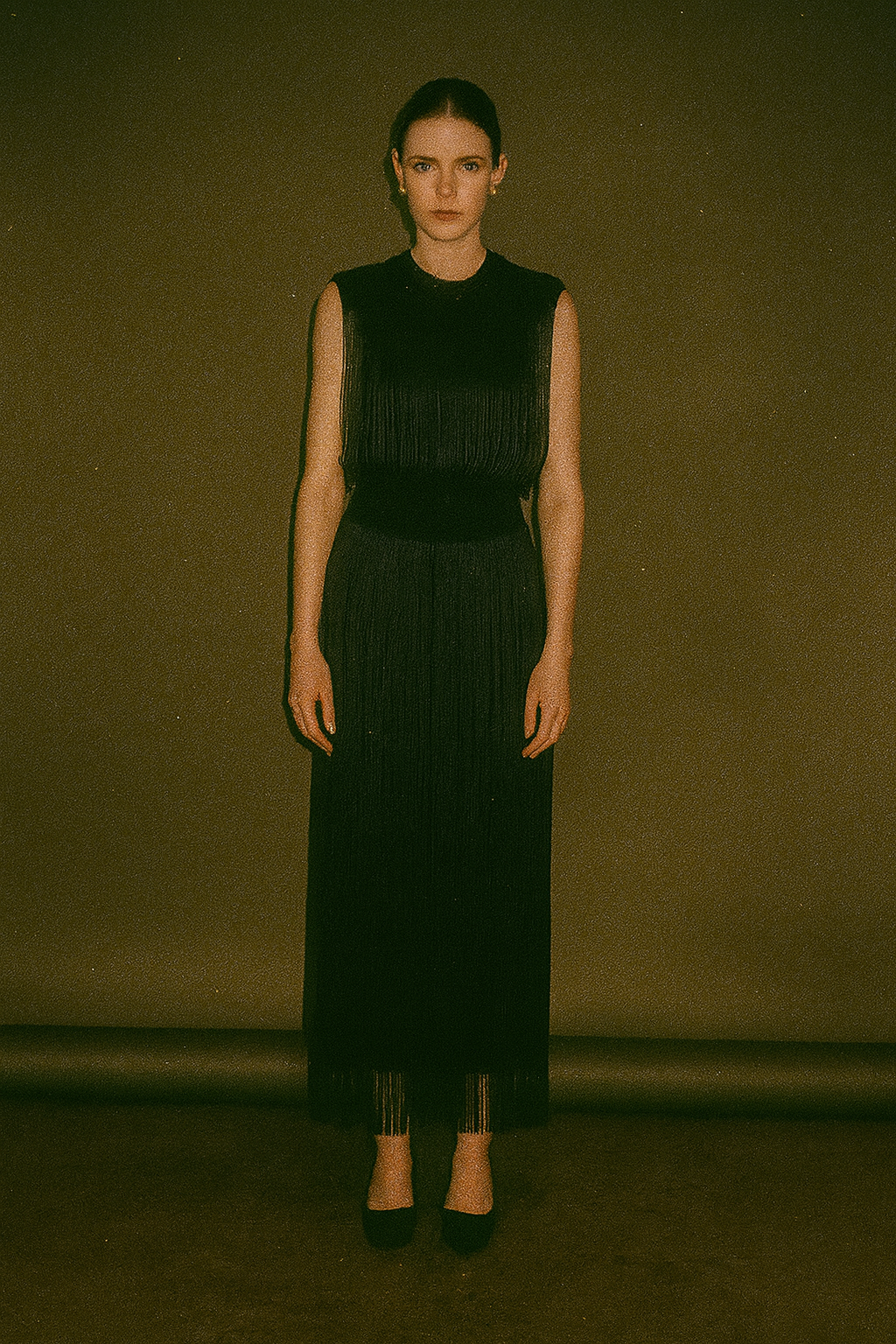 White Ant Fringe Details Fashion Dress with Slimming Lines Decorative Fringe